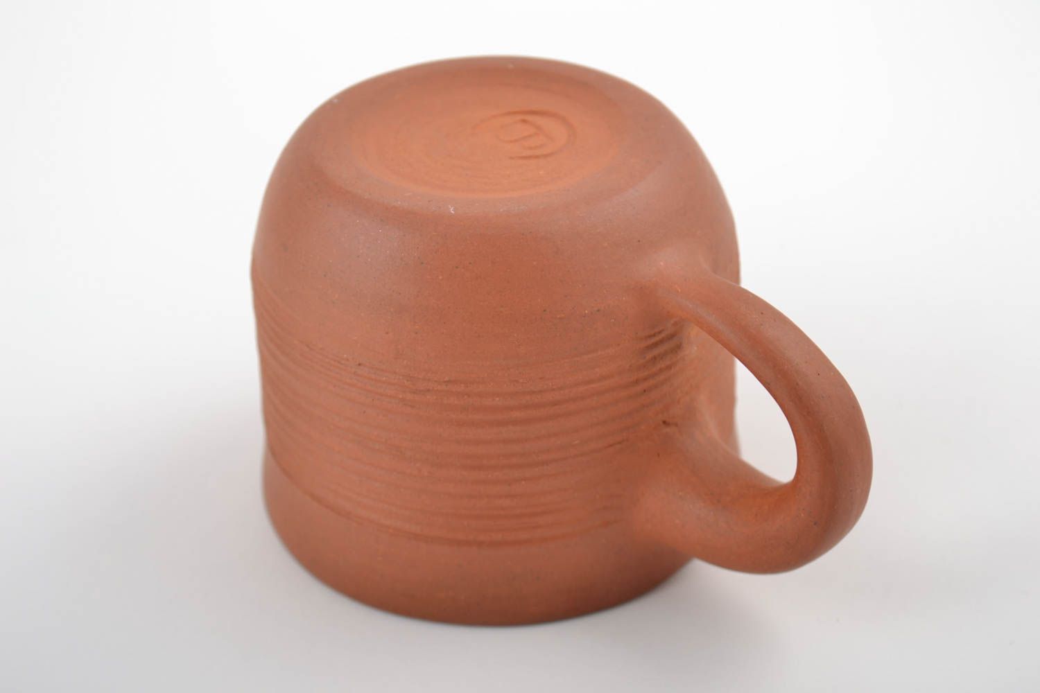 Чашка для чая объемом 200 миллилитров с ручкой коричневая глиняная ручной работы фото 3