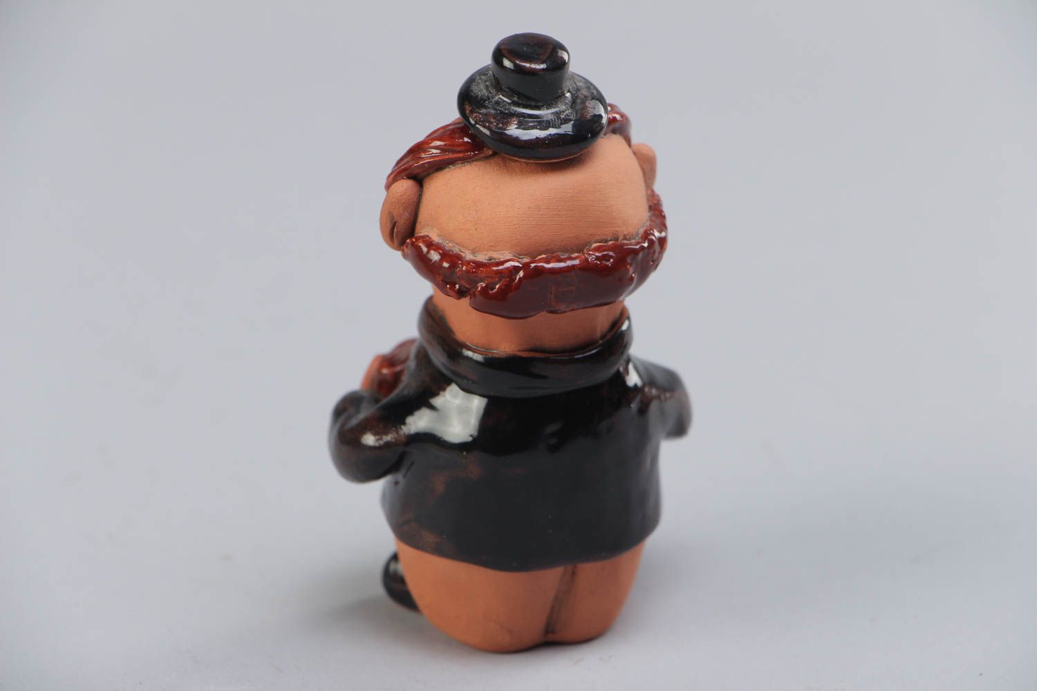Figura de cerámica artesanal ointada con tintes acrílicos Capitalista  foto 4