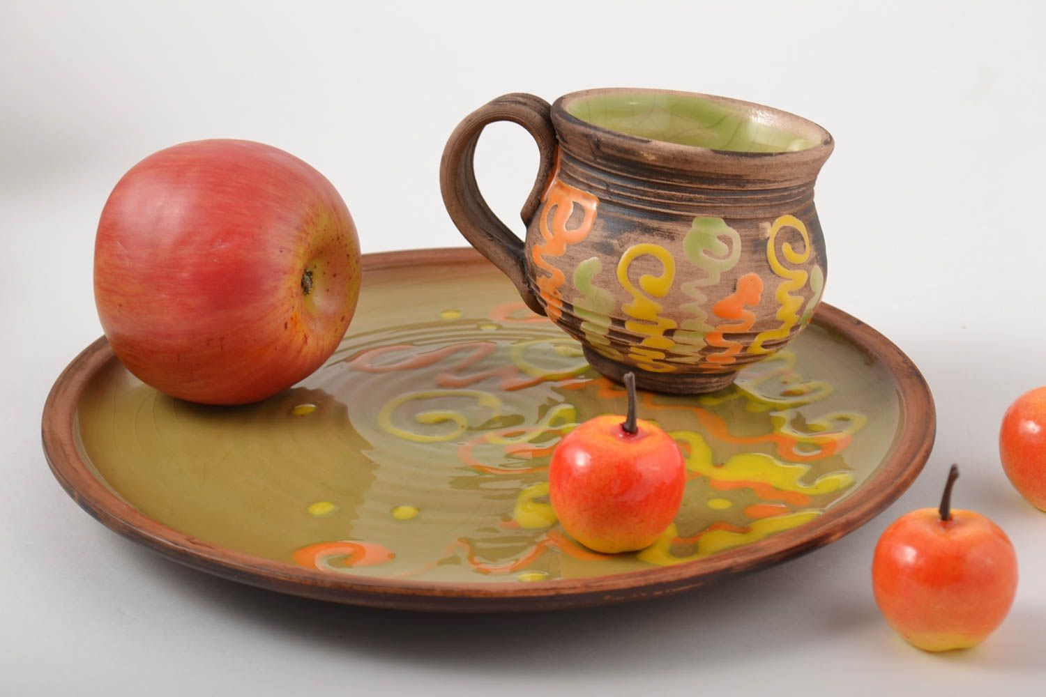 Ceramic handmade pottery set of wide clay plate and drinking 8 oz cup with handle and lime-yellow pattern photo 1