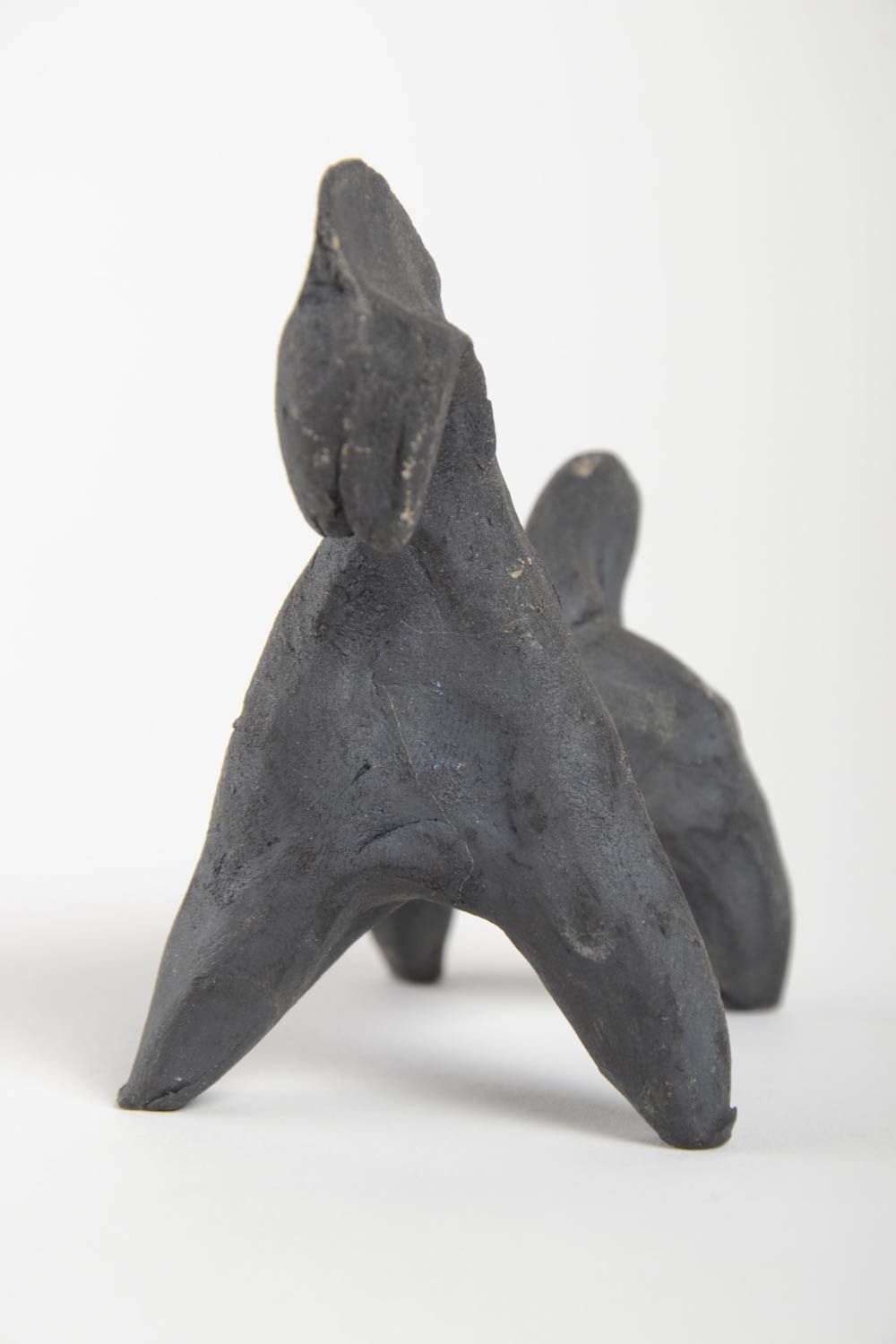 Авторская глиняная фигурка лошадки ручной работы из чернодымленной керамики фото 5