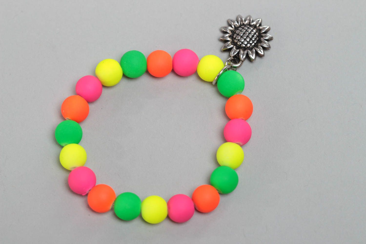 Children's handmade colorful plastic bead wrist bracelet with charm photo 4