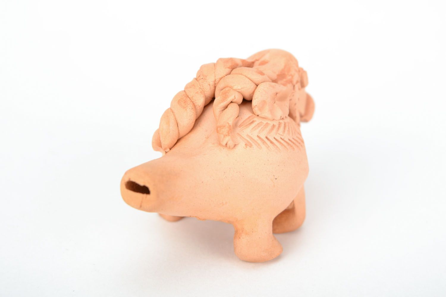Apito de argila brinquedo de cerâmica artesanal em forma do carneiro  foto 5