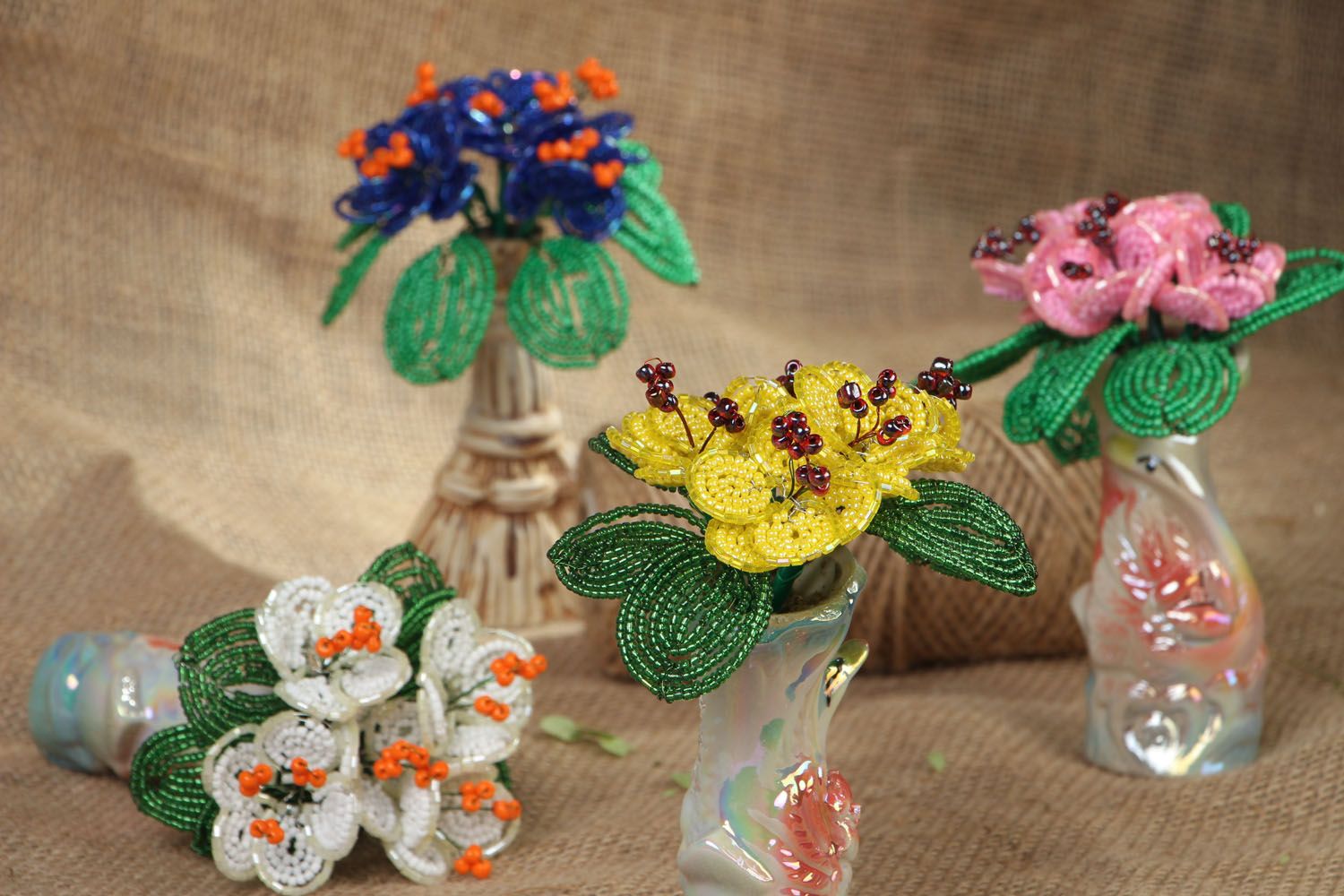 Dekorative Blumen aus Glasperlen Veilchen foto 5
