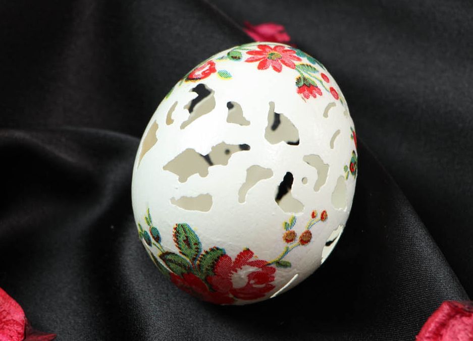 Egg with drawing and carving photo 5