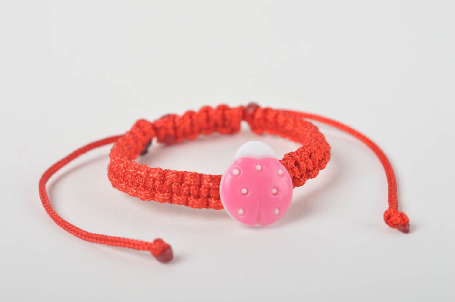 Bracelet coccinelle Bijou fait main rouge tressé fin original Cadeau enfant photo 2