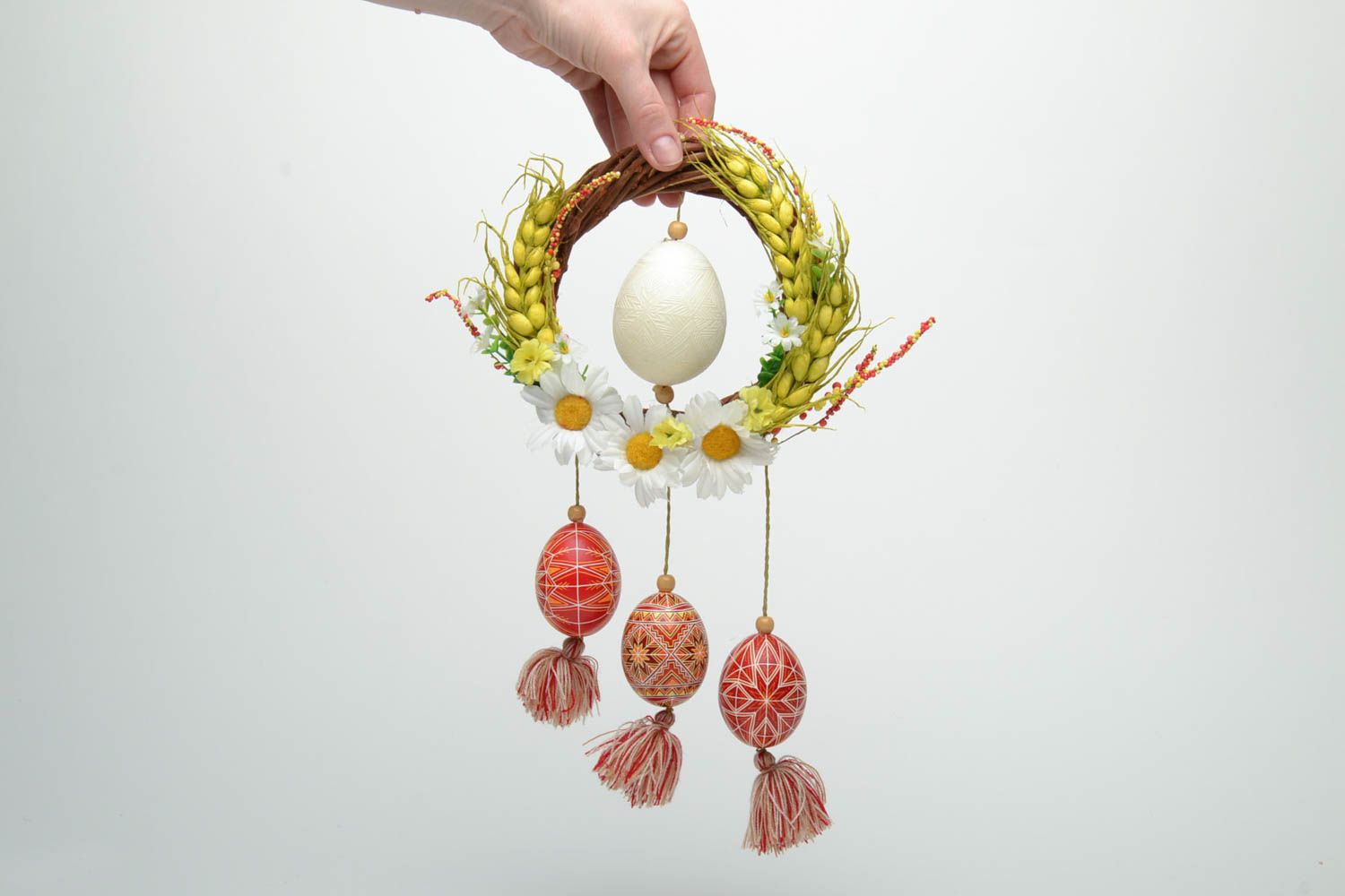 Suspension décorative avec œufs peints d'oie et de poule faite main de Pâques photo 5