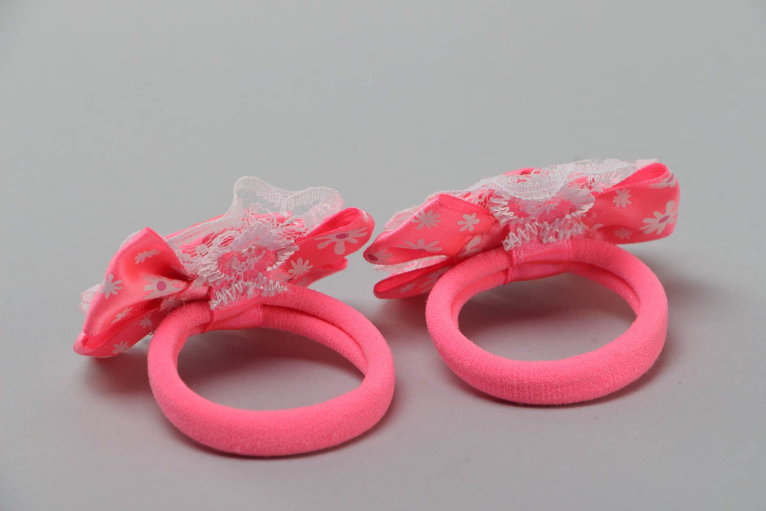Handmade elastic hair bands with small tender pink flowers with lace 2 items photo 4