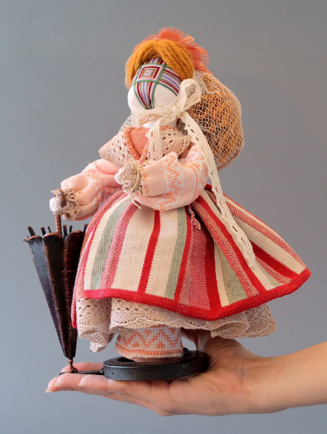 Boneca motanka Senhora com guarda-chuva foto 4