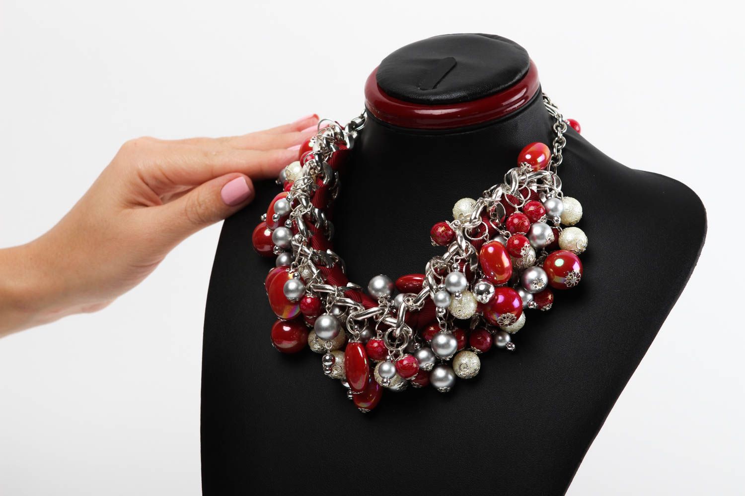Collier perles fantaisie fait main Bijou rouge Accessoire original Cadeau femme photo 5