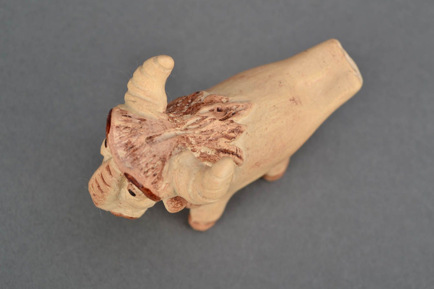 Clay penny whistle Bull photo 5