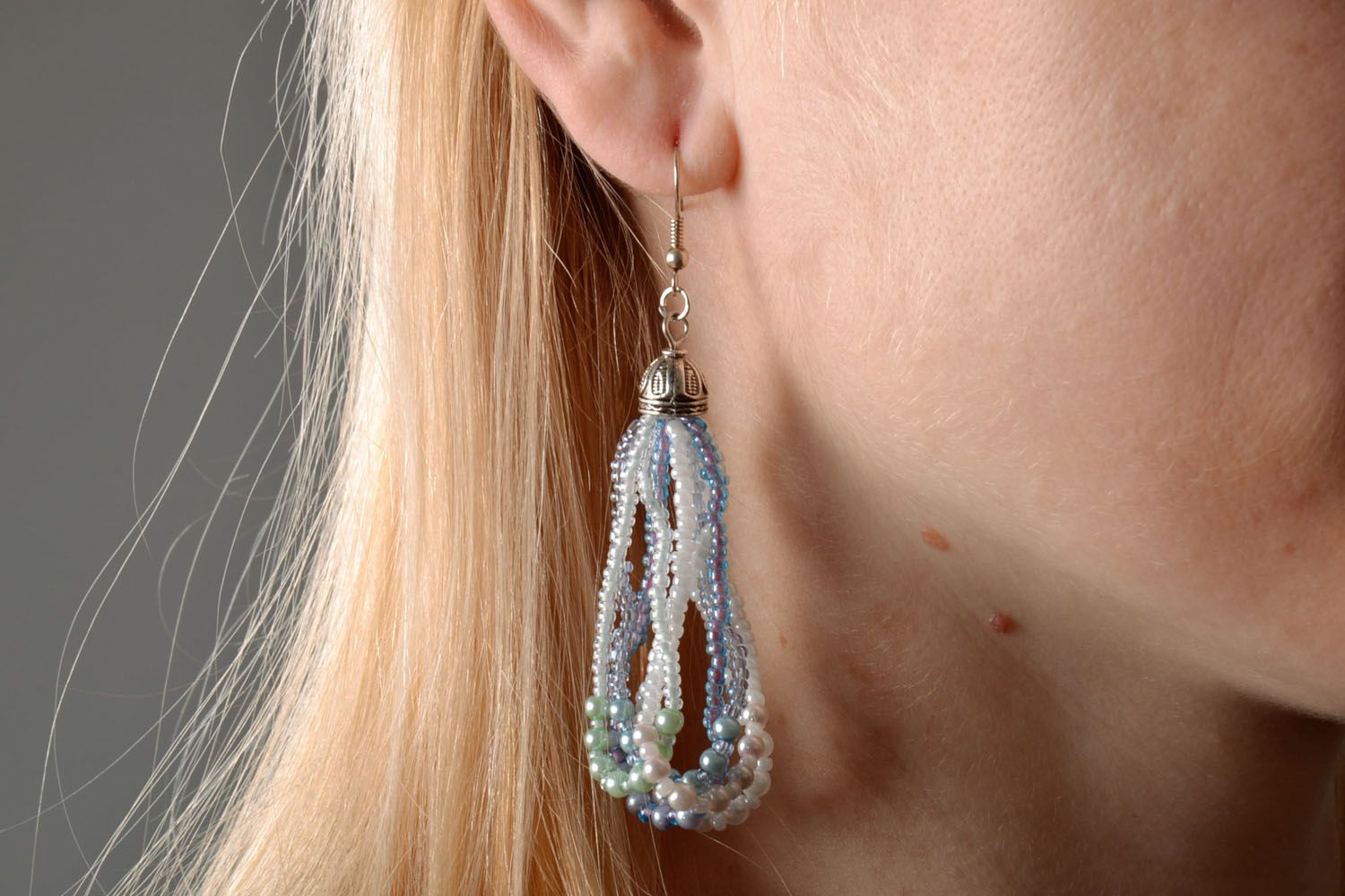 Lange Ohrringe aus Glasperlen foto 5