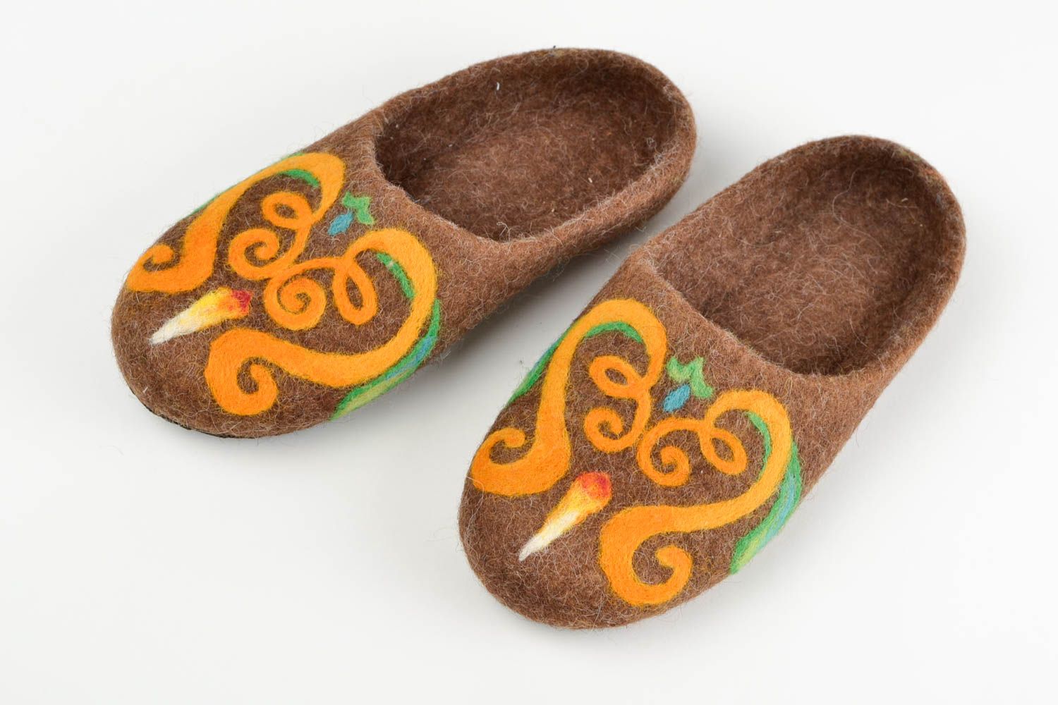 Pantoufles en laine feutrée faites main marron ornements Chaussures d'intérieur photo 2