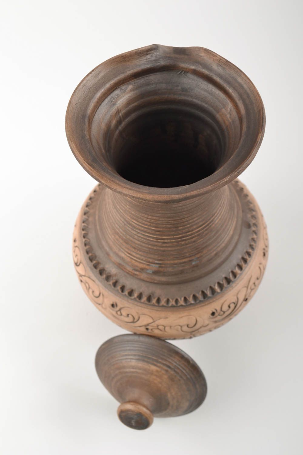 Глиняный кувшин для воды объемом 1 литр коричневый красивый ручной работы фото 4