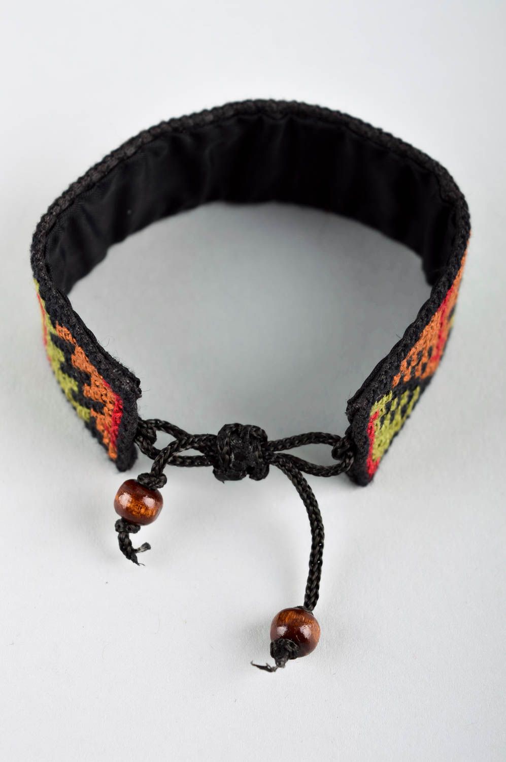 Bracelet textile Bijou fait main brodé de fils moulinés large Accessoire femme photo 4