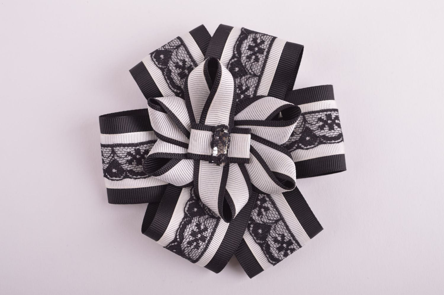 Broche textile Bijou fait main noir et blanc rubans de reps Accessoire femme photo 2