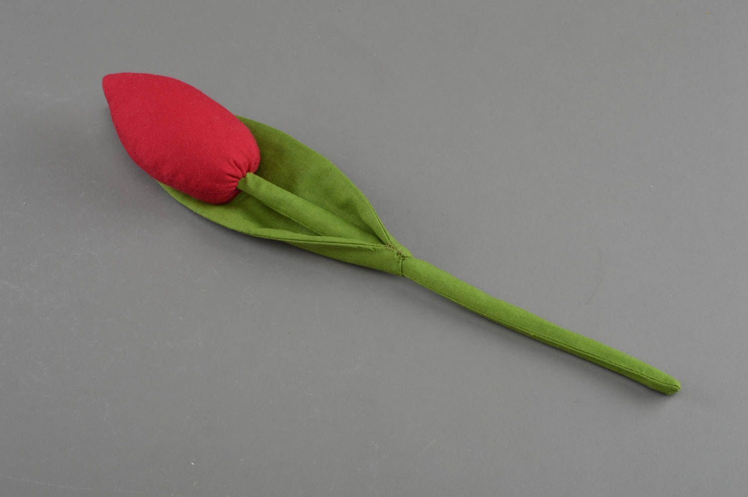 Тканевый тюльпан из хлопка мягкий для декора ручной работы однотонный красный фото 1