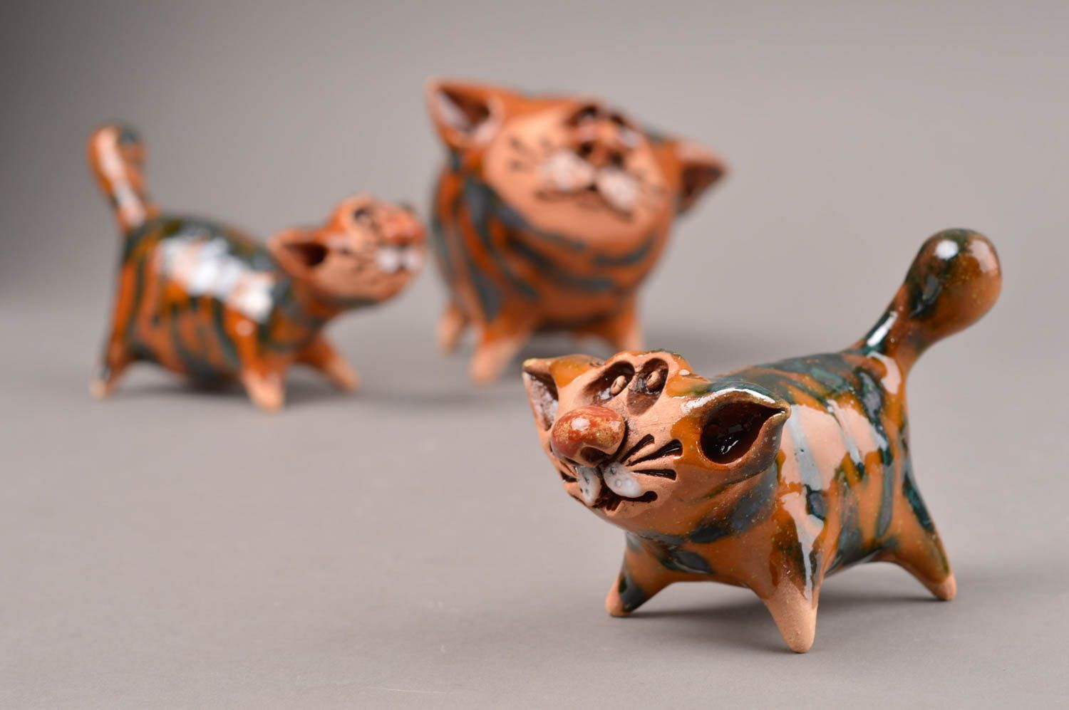 Фигурки из глины подарок ручной работы набор статуэток 3 штуки в виде котов фото 3