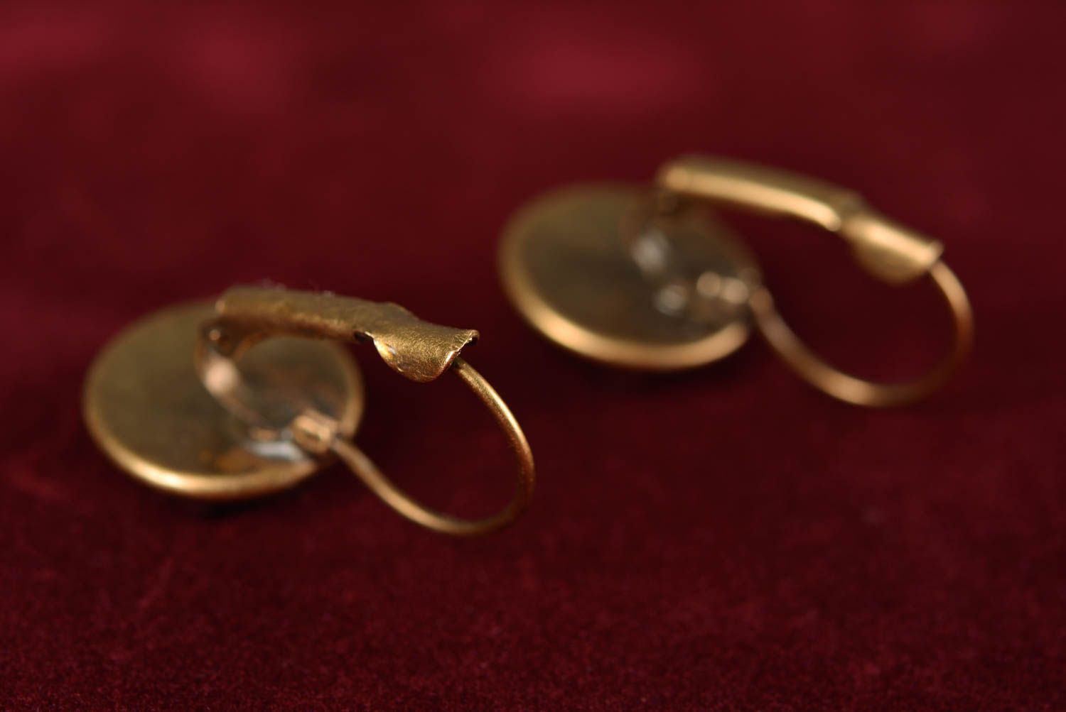 Runde Ohrringe mit Anhängern aus Metall handmade originell bunt für Damen foto 4