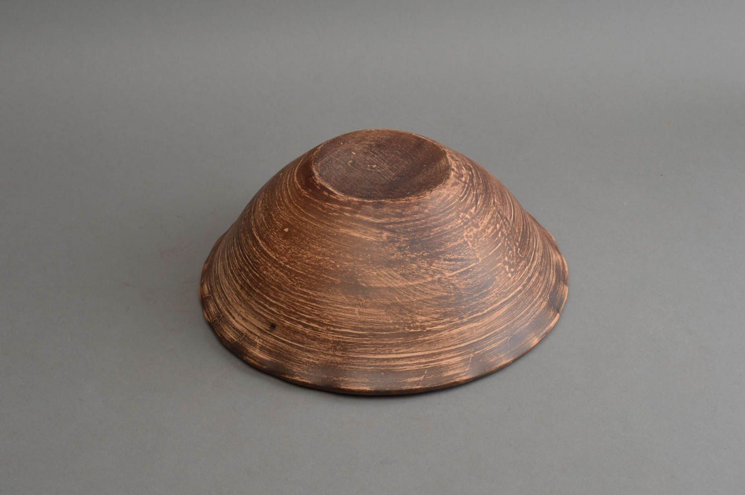 Salad bowl out of clay with a deep brown wavy edge beautiful handmade photo 4