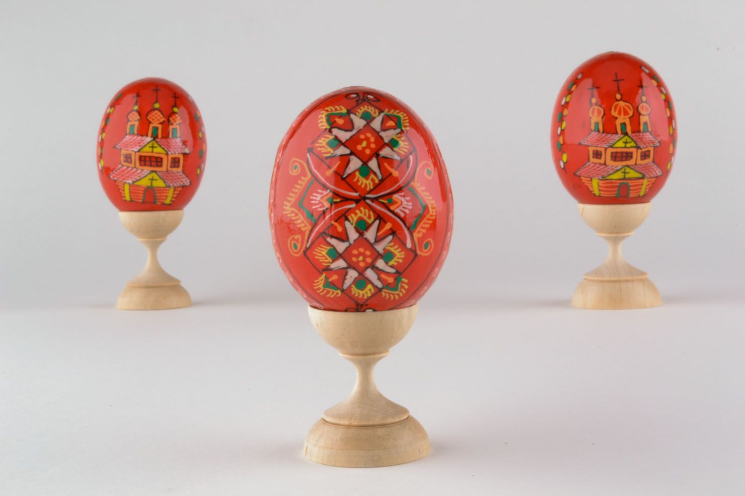 Bemaltes Ei aus Holz foto 1