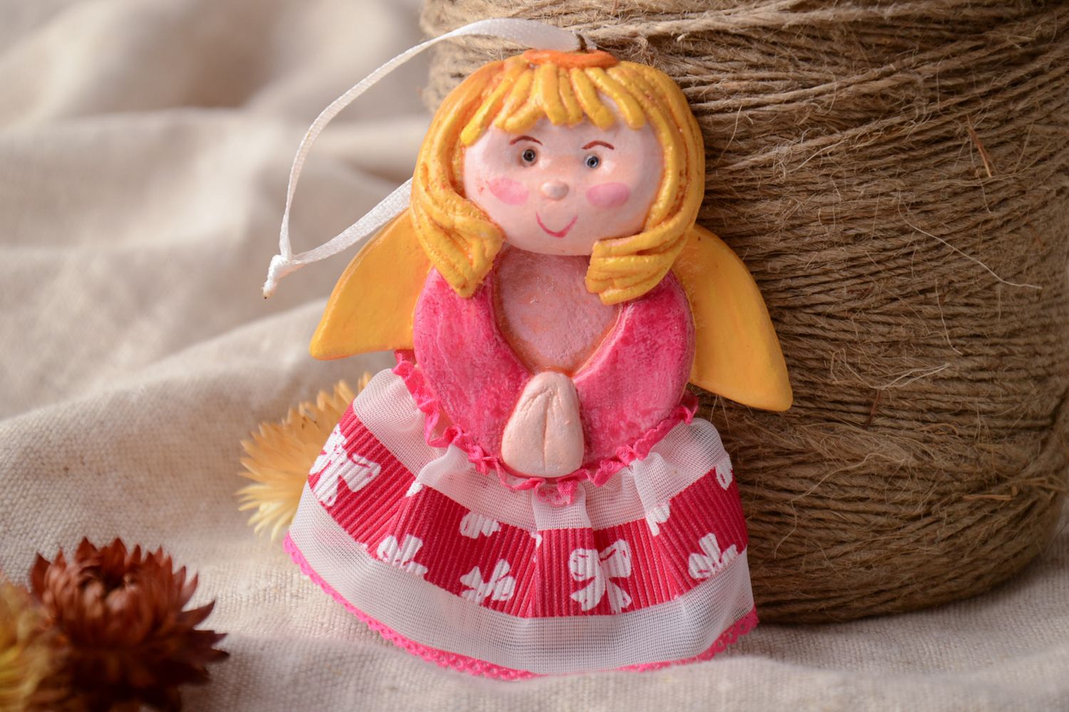 Красивая подвеска из соленого теста Девочка ангел фото 1