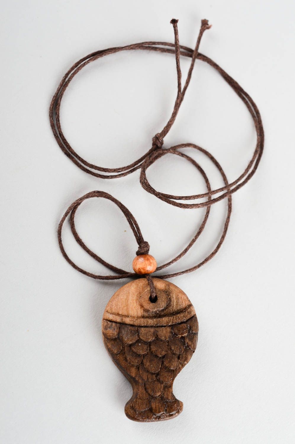 Pendentif bois Bijou fait main Poisson miniature Accessoire femme cadeau photo 3