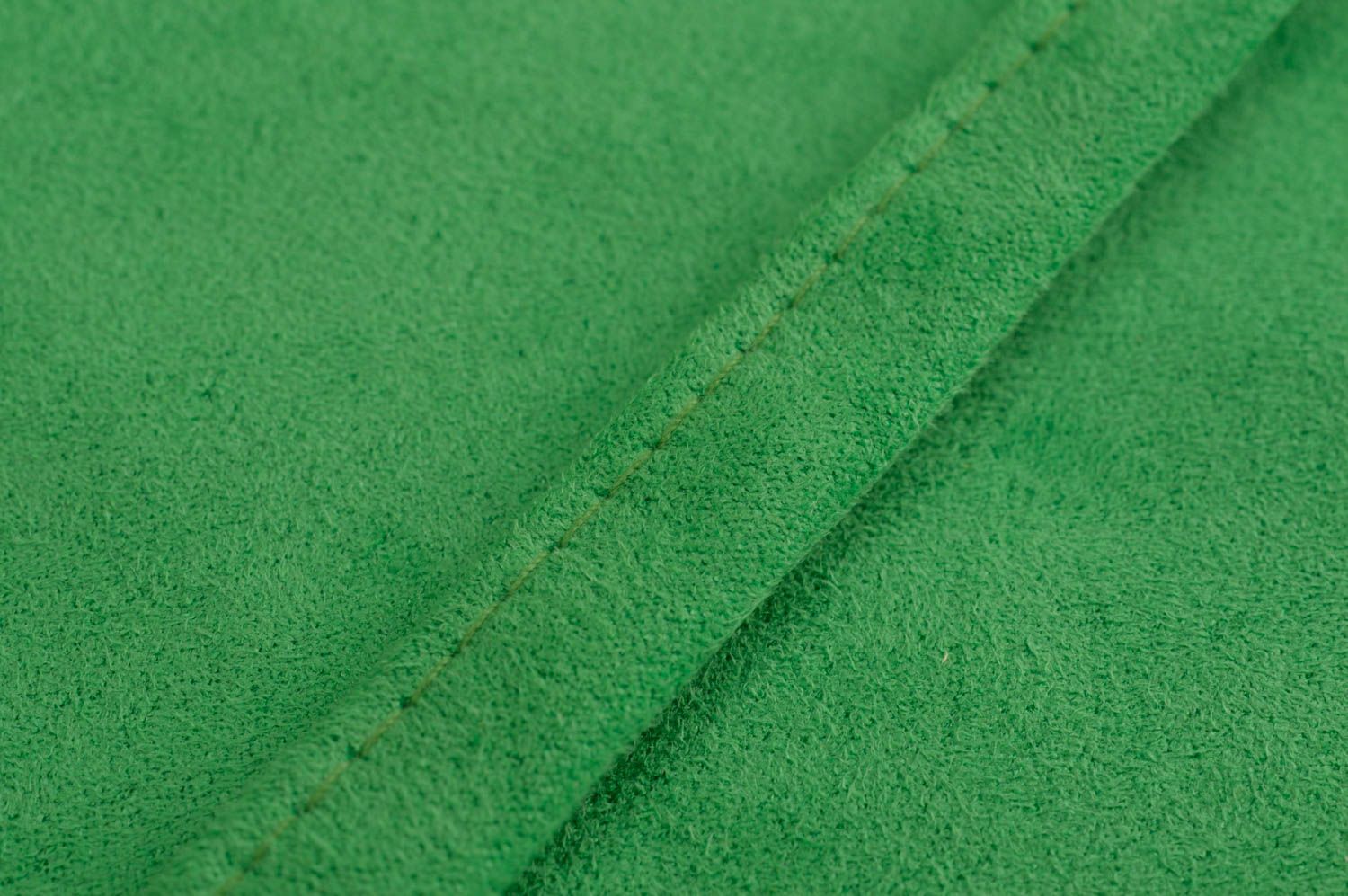 Kleine bequeme grüne Tasche mit langem Henkel aus künstlichem Wildleder  foto 4