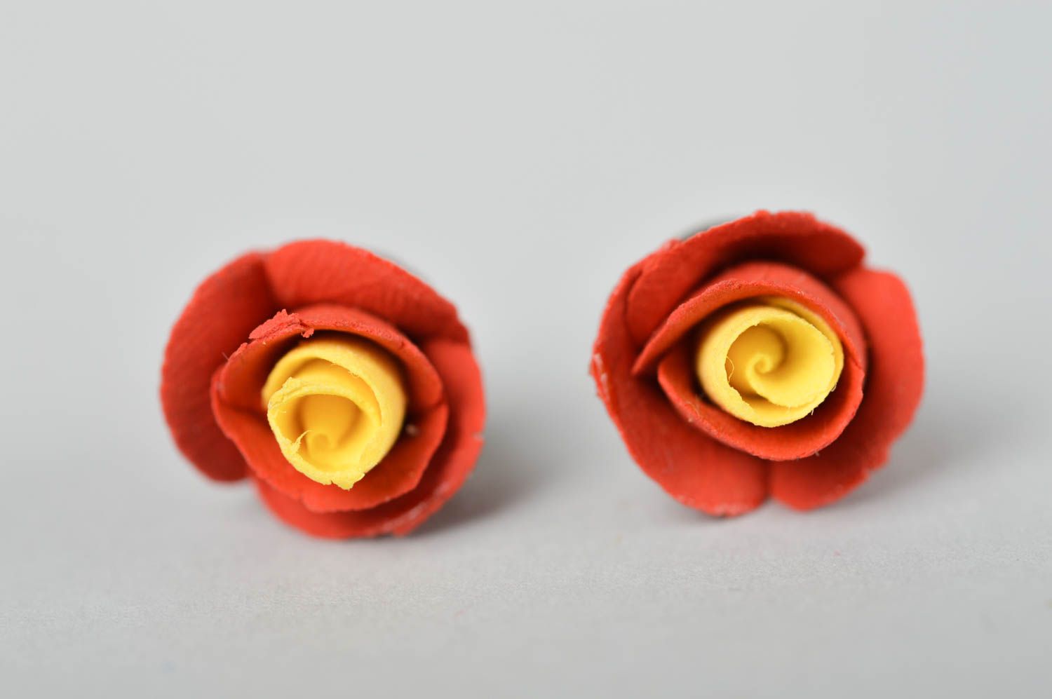 Украшение ручной работы серьги из полимерной глины серьги-гвоздики с цветами фото 2
