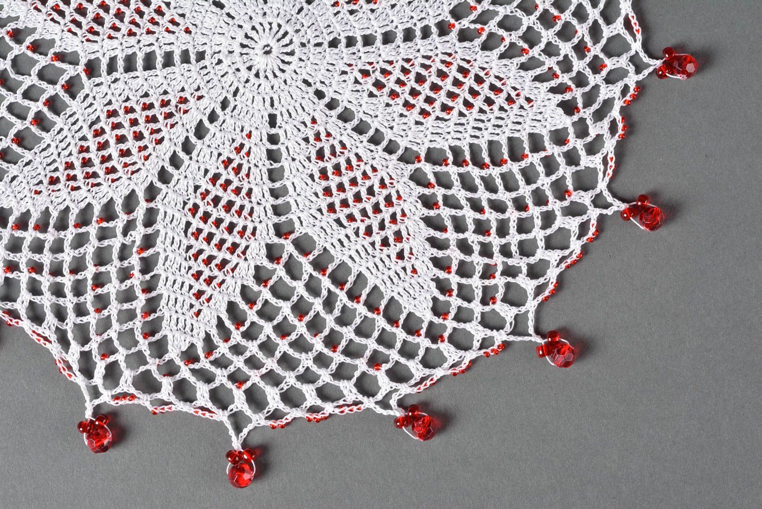 Napperon rond fait main Textile de table au crochet blanc-rouge Déco maison photo 2