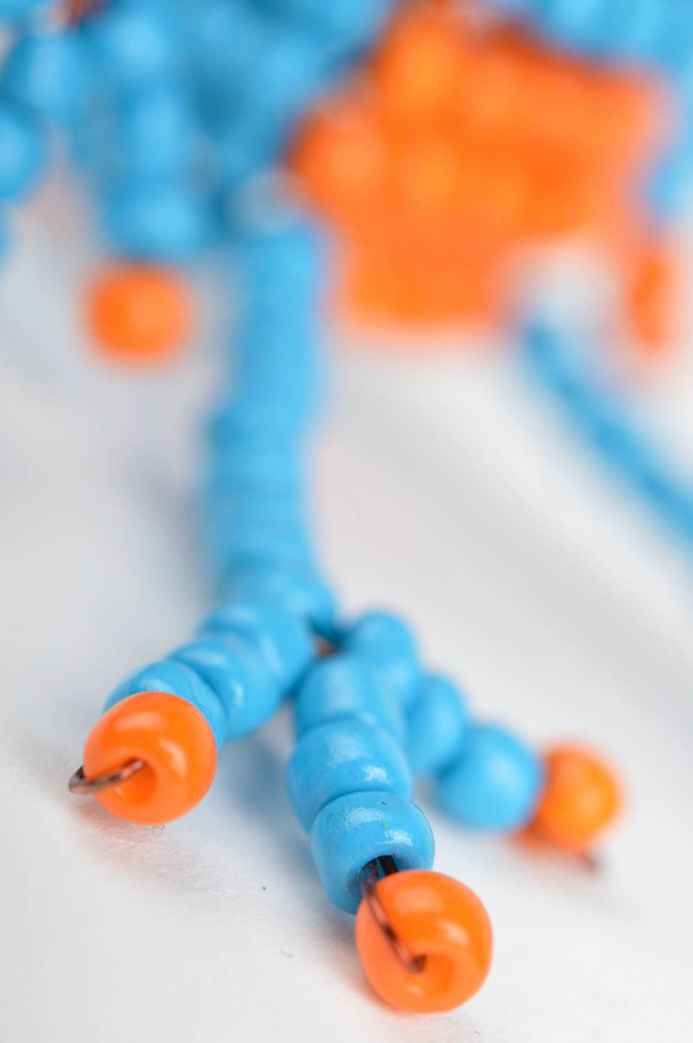 Пальчиковая игрушка лягушка синяя забавная из китайского бисера ручной работы фото 4