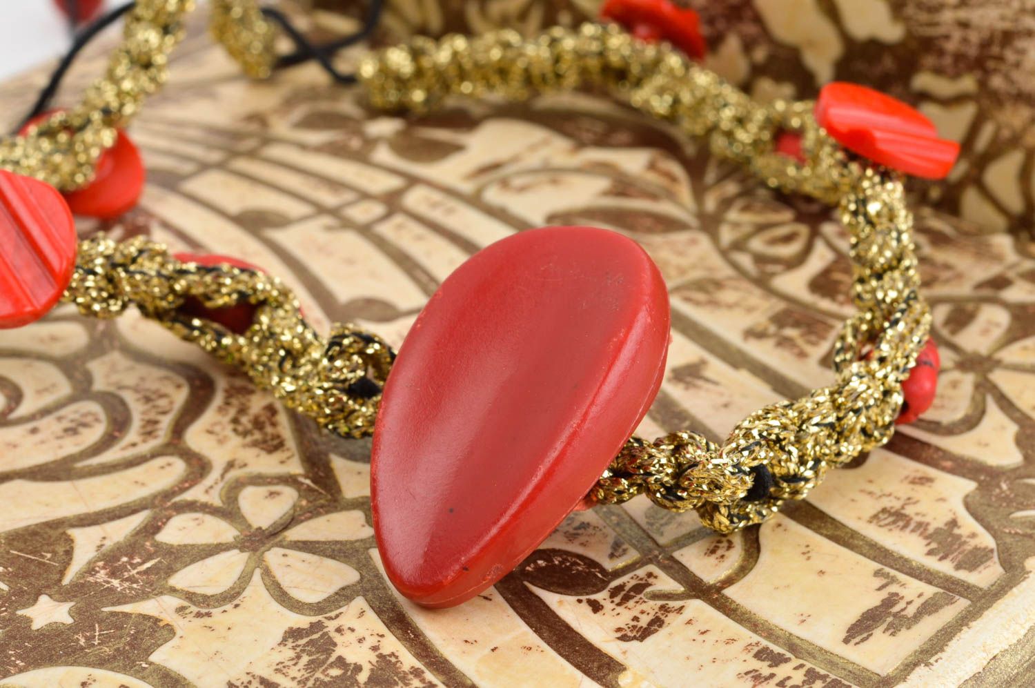 Handmade Halskette für Frauen Rocailles Kette Frauen Accessoire rotes Gold foto 1