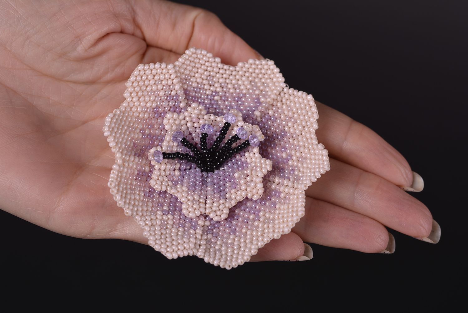 Broche fleur Bijou fait main en perles de rocaille Accessoire pour femme photo 3