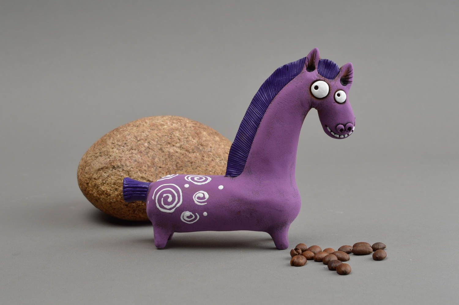 Фиолетовая глиняная статуэтка в виде лошади ручной работы расписная оригинальная фото 1
