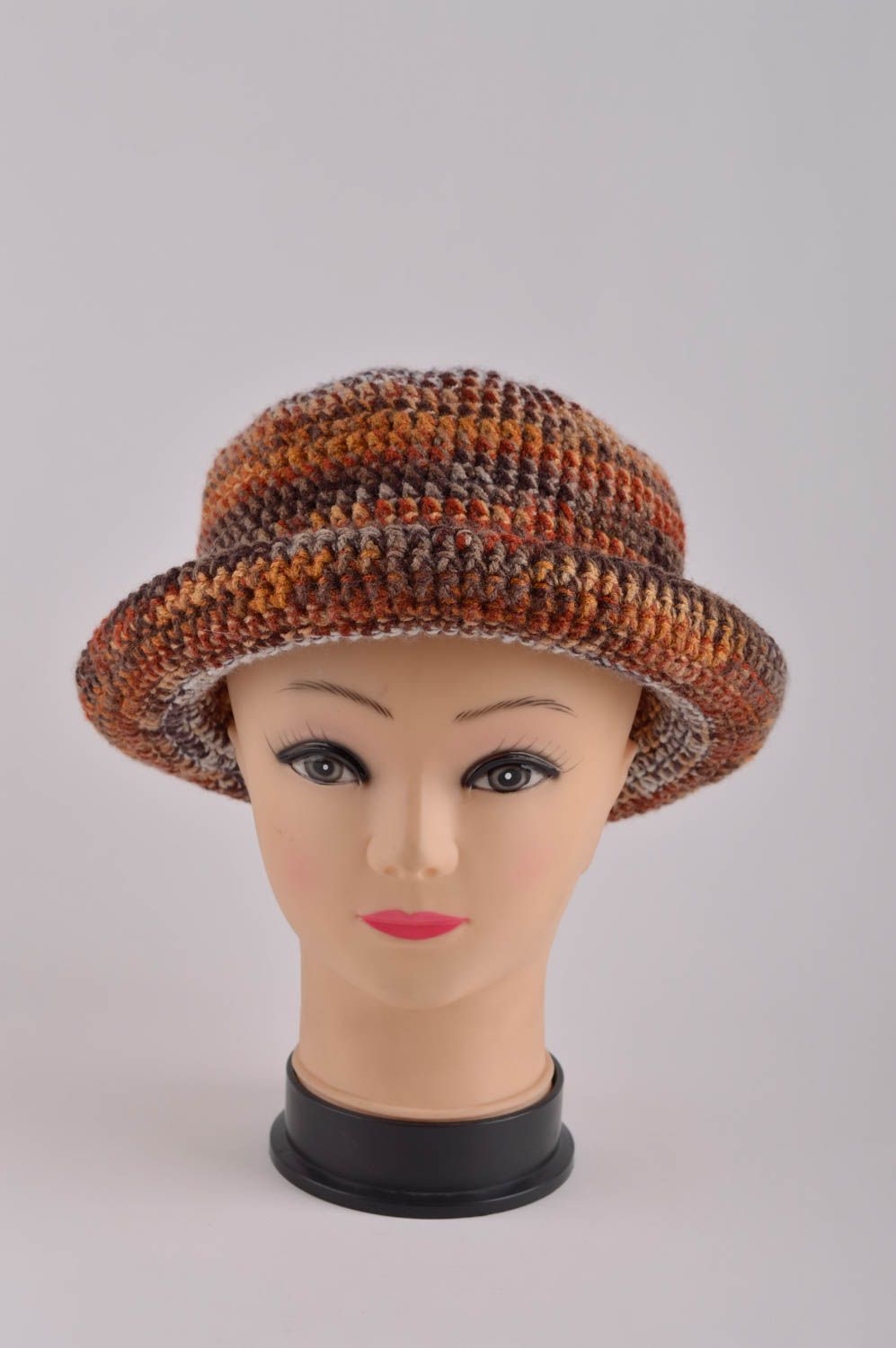 Handmade gehäkelter Hut Damen Accessoire ausgefallener Hut für Winter stilvoll foto 3