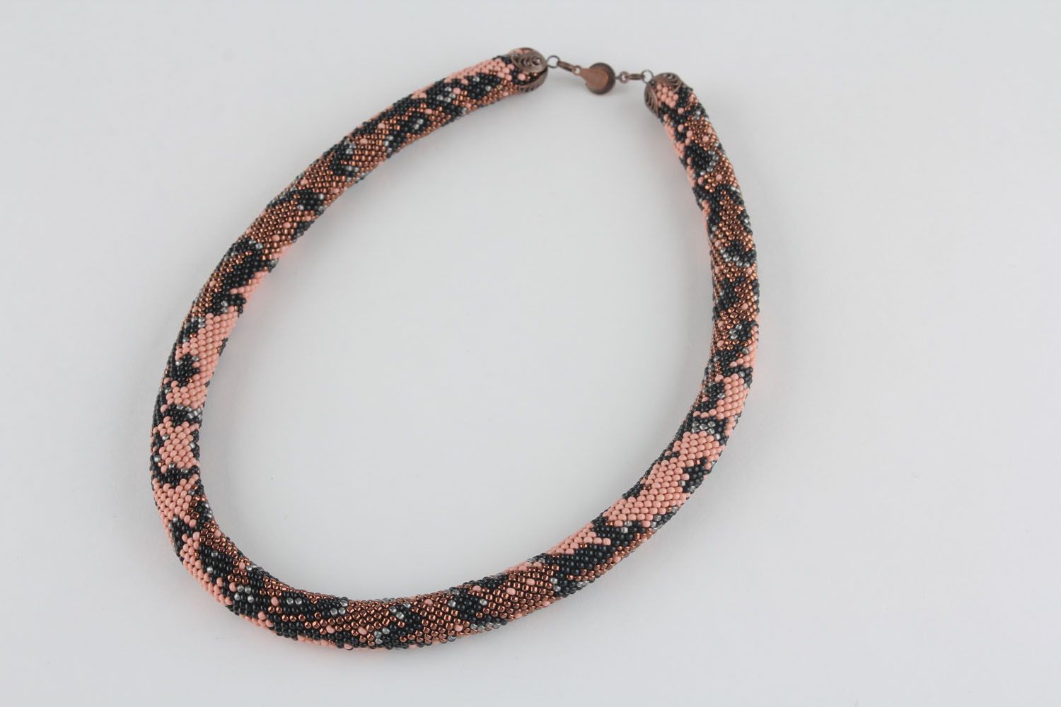 Collana tubolare intrecciata fatta a mano accessori da donna di perline
 foto 2