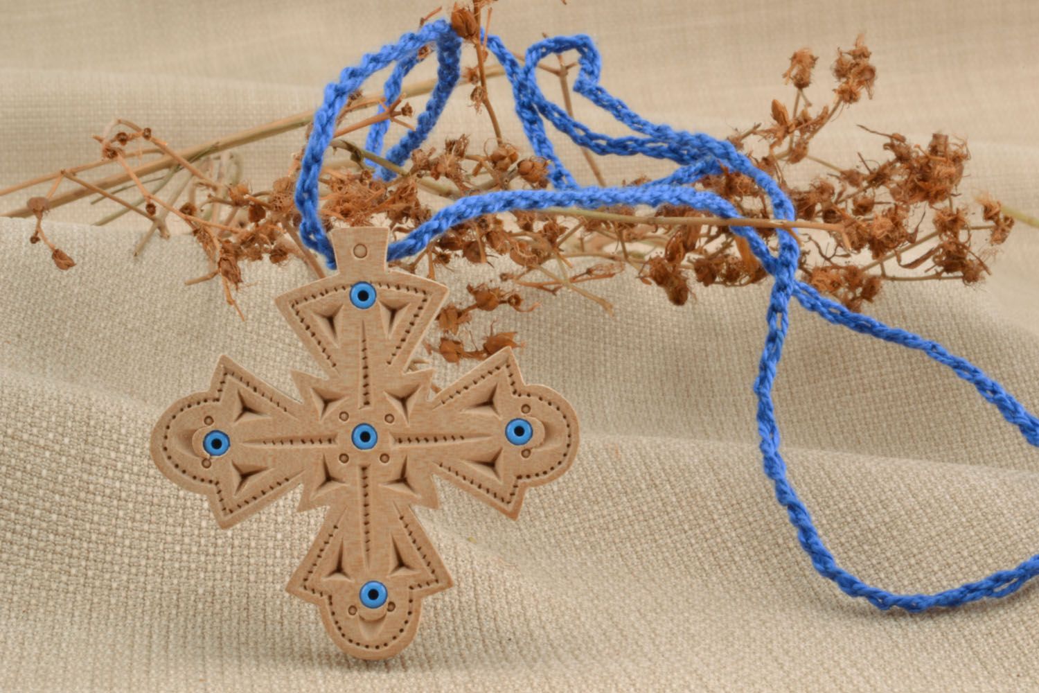 Decorative cross necklace photo 1