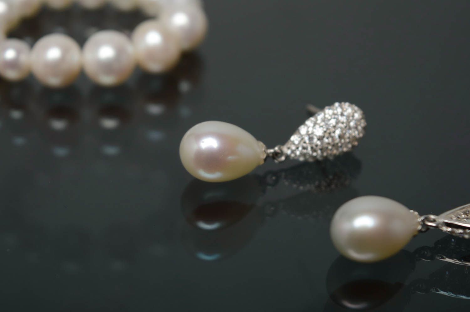 Boucles d'oreilles en argent avec perles faites main pendantes accessoire design photo 1