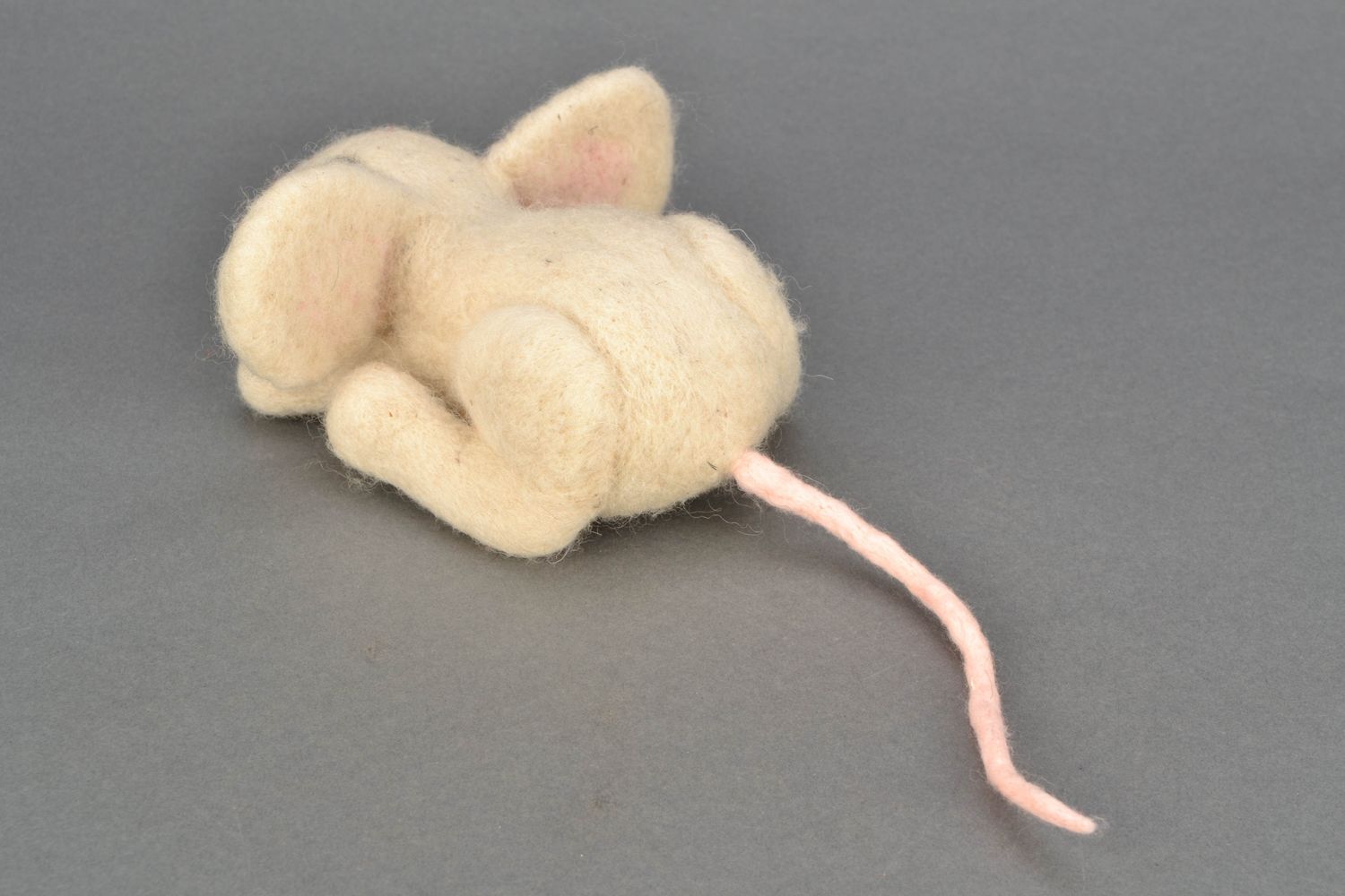 Игрушка для дома из шерсти в технике валяния Мышь фото 4