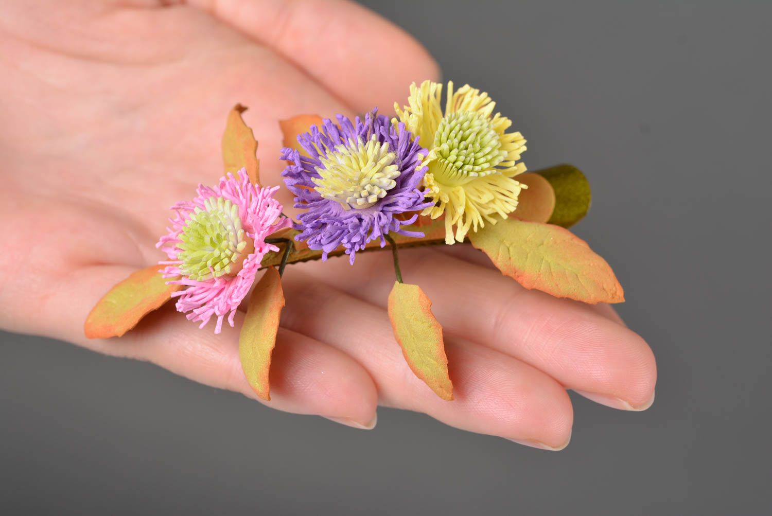 Barrette à cheveux avec jolies fleurs en foamiran faite main accessoire original photo 2