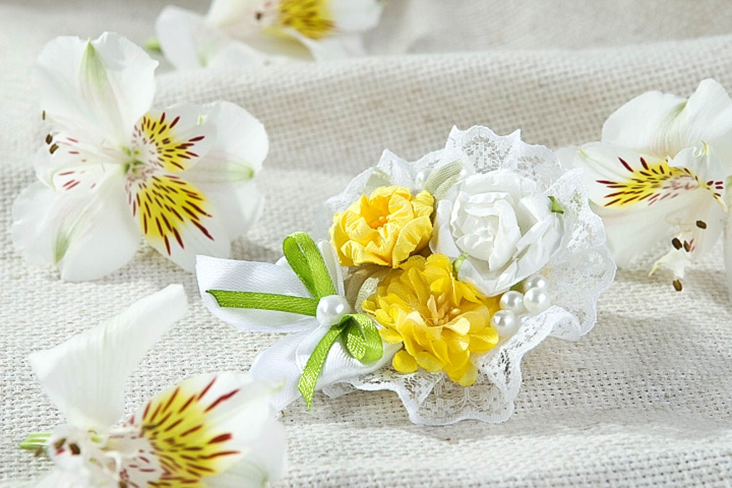 Ramillete de flores hecho a mano adorno para boda flores decorativas amarillos foto 1