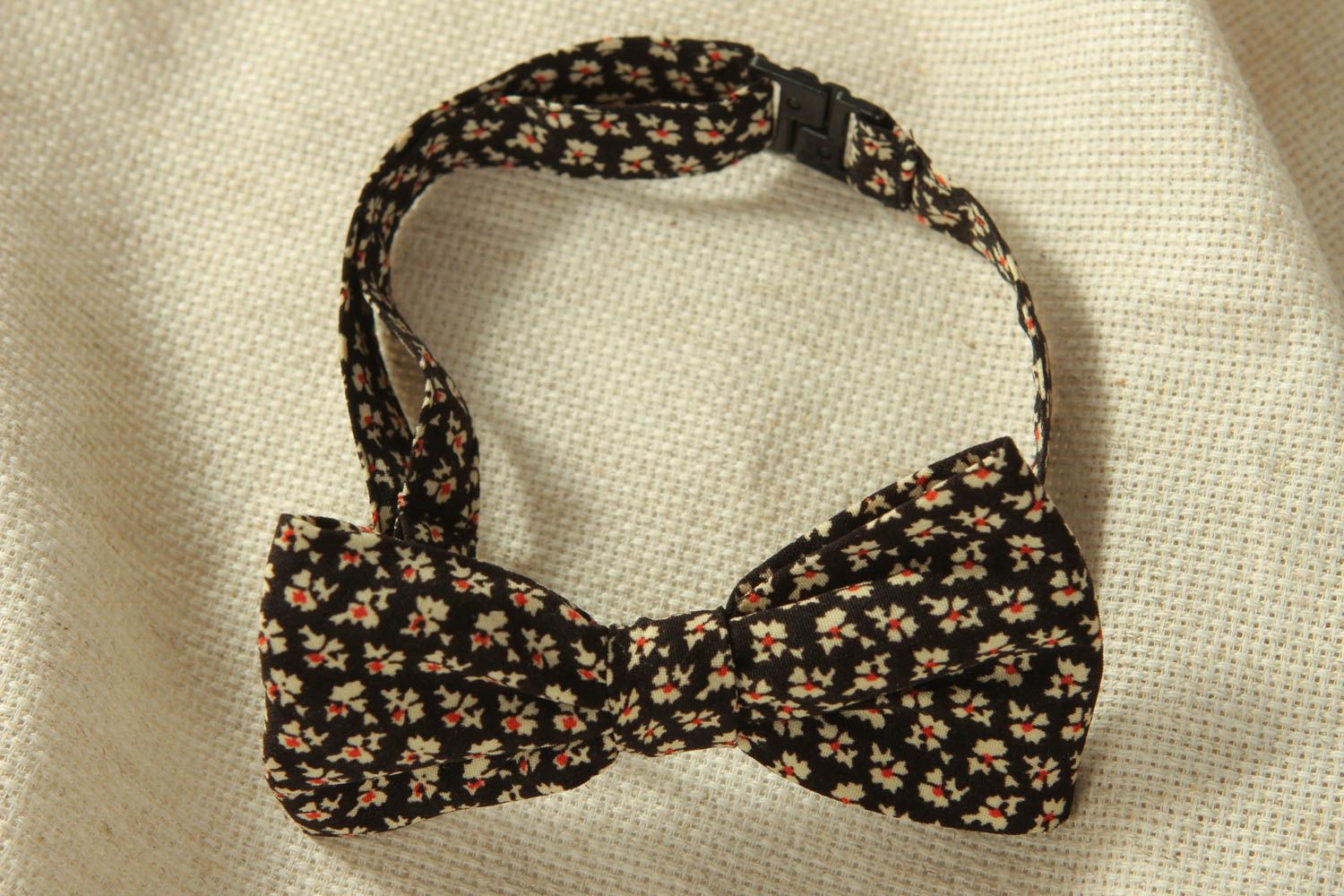 Cotton fabric bow tie with floral pattern photo 1