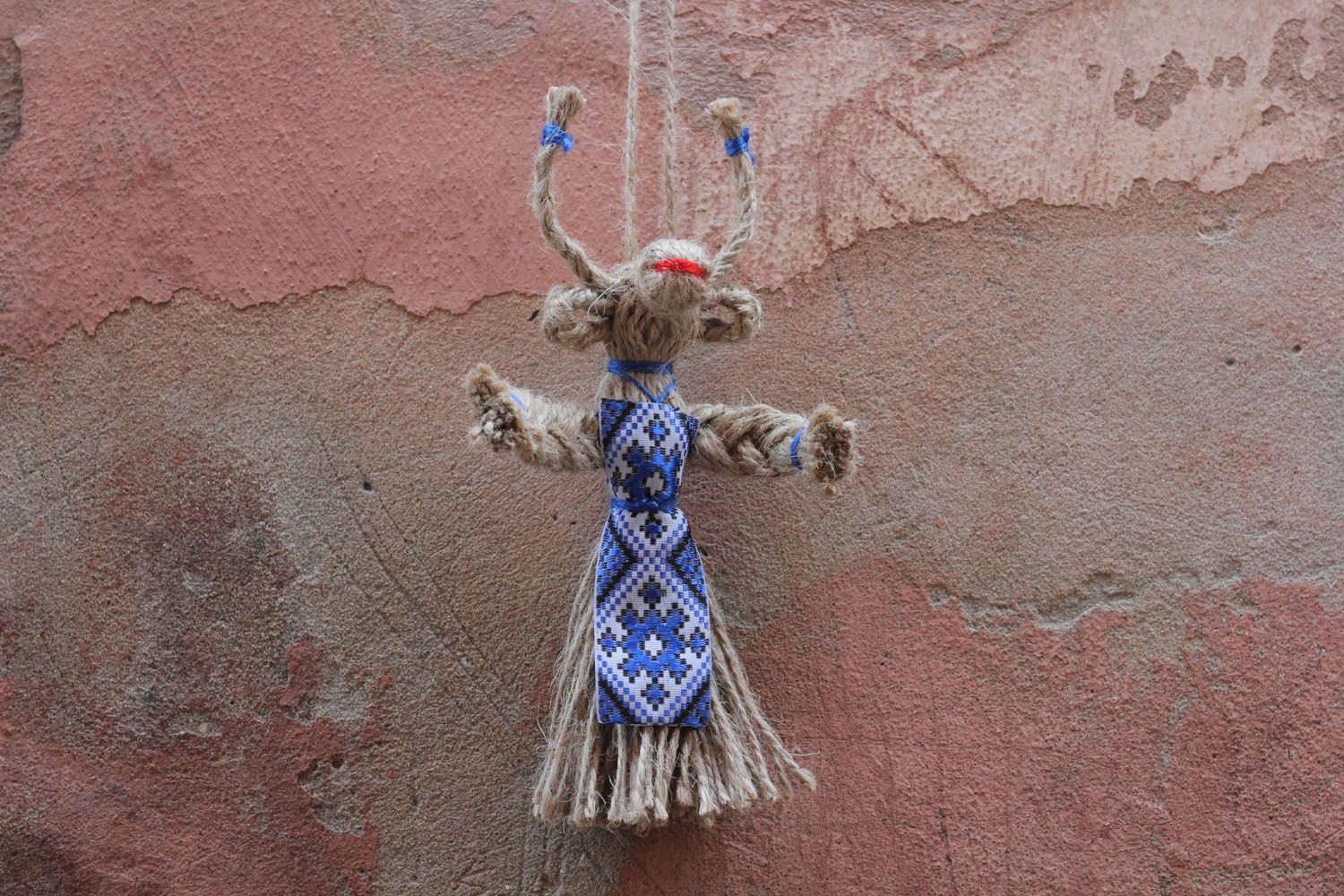 Souvenir etnico di spago fatto a mano amuleto talismano giocattolo slavo
 foto 5