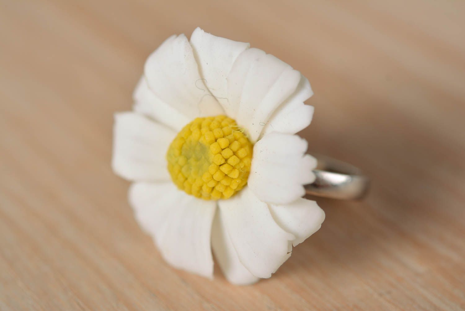 Beautiful women's homemade polymer clay flower ring White Daisy photo 1