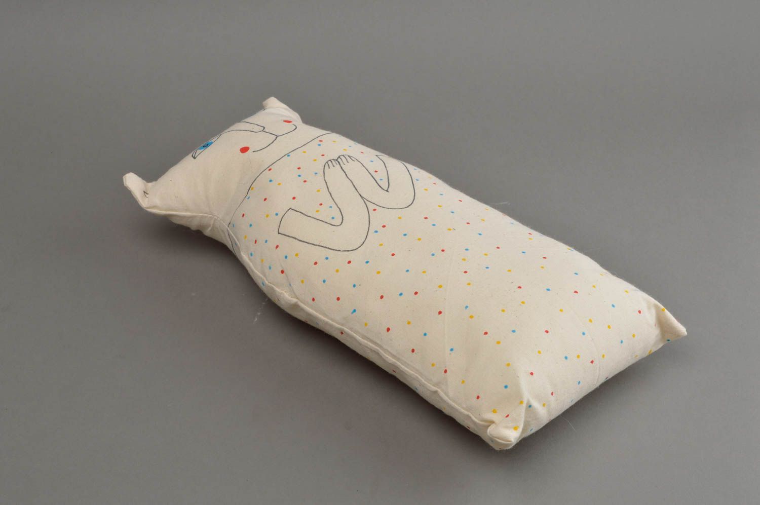 Хлопчатобумажная подушка в виде кота расписная белая красивая хэнд мэйд фото 2