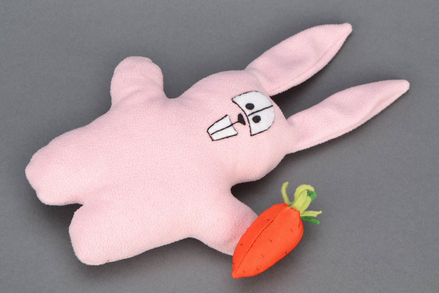 Тканевая игрушка ручной работы Заяц с морковкой  фото 2