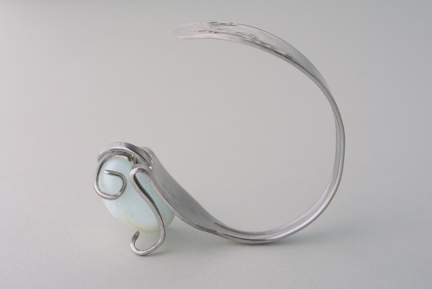 Handmade metall Armband mit Naturstein aus Gabel weiß foto 5