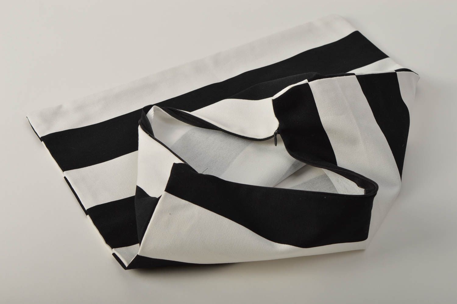Декоративная наволочка handmade черно-белая необычный подарок текстильный декор фото 4