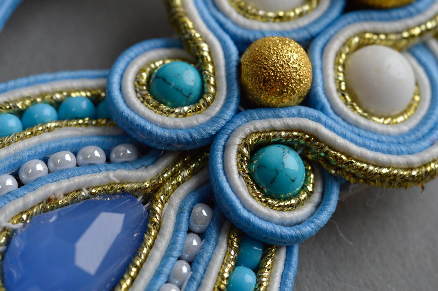 Boucles d'oreilles soutache avec jaspe et perles de rocaille faites main bleues photo 5