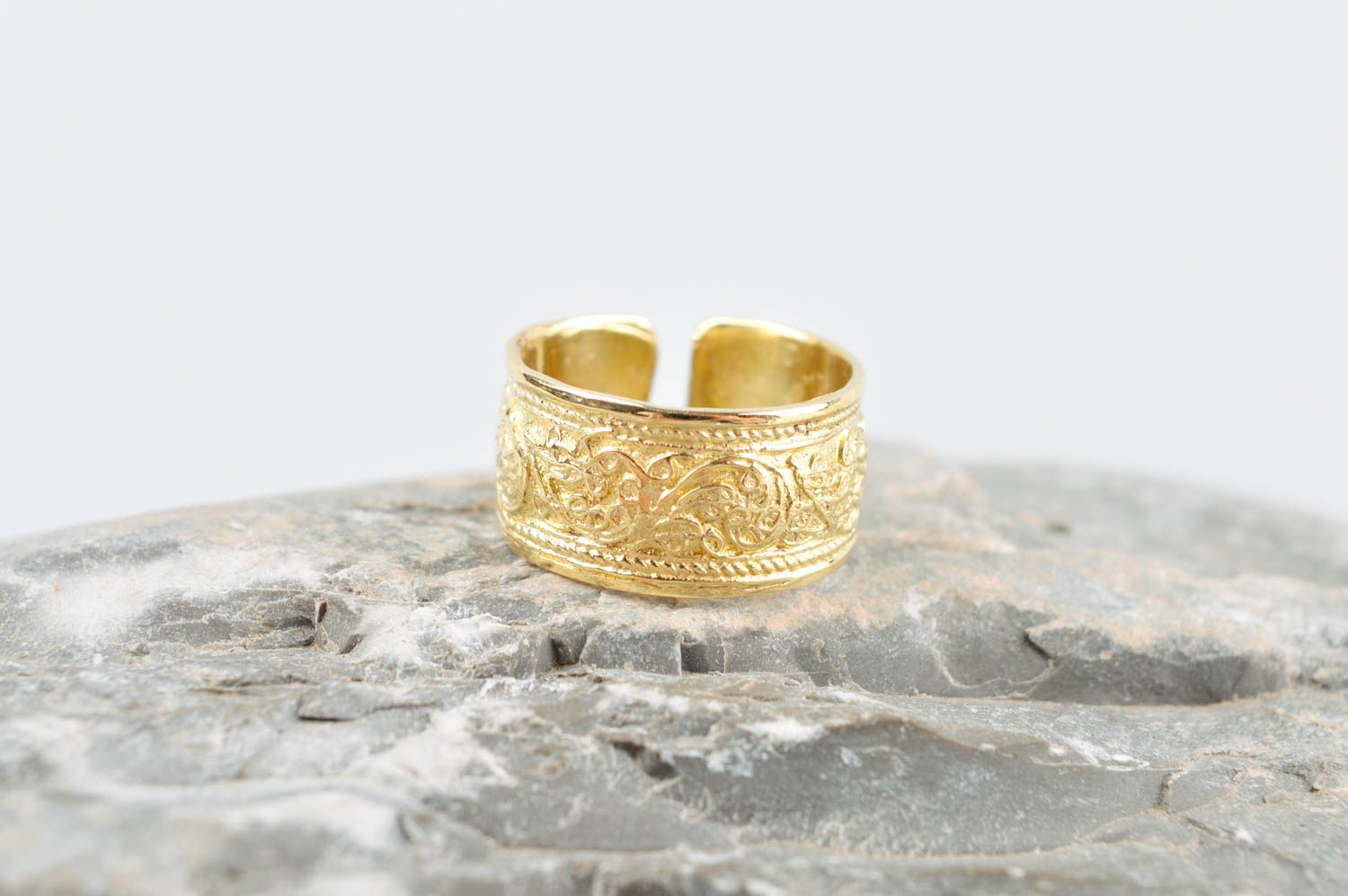 Кольцо ручной работы металлическое украшение из латуни широкое модное кольцо фото 1