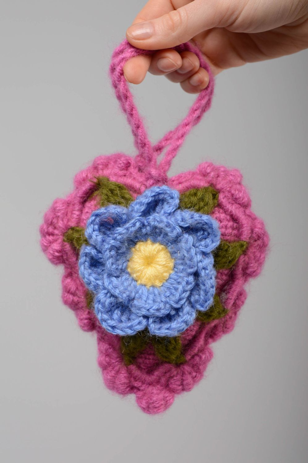 Suspension décorative Coeur avec fleur tricotée photo 4